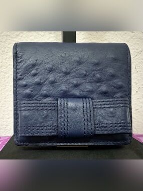 kate spade Navy Textured Leather Compact Wallet 💙